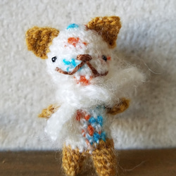 編みぐるみのちびちびネコちゃんブローチ2 1枚目の画像