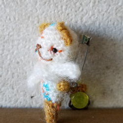 編みぐるみのちびちびネコちゃんブローチ2 3枚目の画像