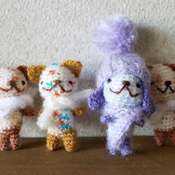 編みぐるみのちびちびネコちゃんブローチ2 4枚目の画像