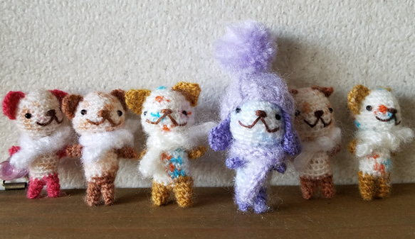 編みぐるみのちびちびネコちゃんブローチ2 4枚目の画像