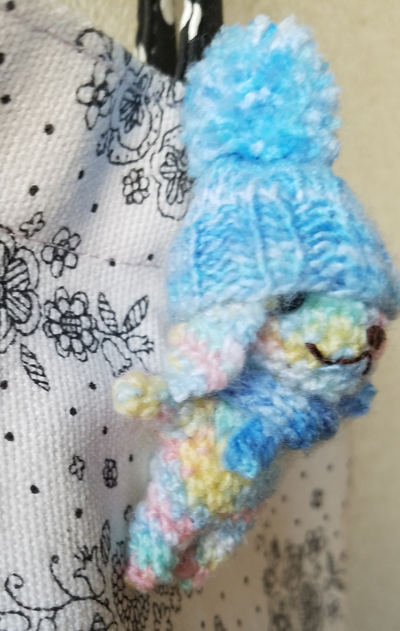 編みぐるみのちびウサブローチ4 2枚目の画像