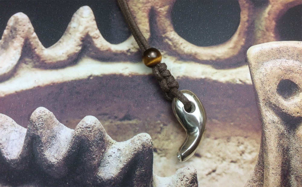 【地震!?】銀の笛　勾玉　シルバーペンダント　ホイッスル　ちょいこぶり