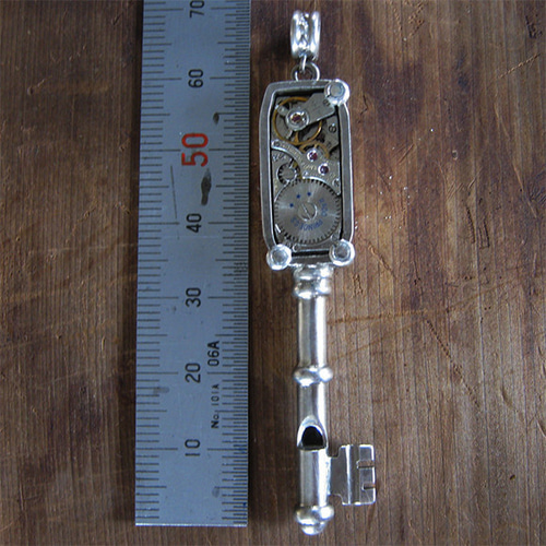 Locke & Key】Watch 時計の銀の笛 シルバーペンダント ホイッスル key