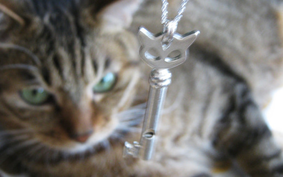 【地震!?】銀の笛 　猫の鍵　猫の笛　シルバーペンダント　ホイッスル　cat 　whistle key ネコ　ねこ 6枚目の画像