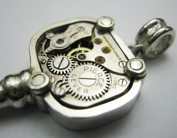 時計の銀の笛 シルバーペンダント ホイッスル Pierce カギ whistle Watch 【Locke & Key】 4枚目の画像
