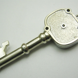 時計の銀の笛 シルバーペンダント ホイッスル Pierce カギ whistle Watch 【Locke & Key】 5枚目の画像