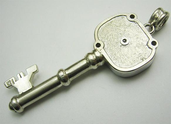 時計の銀の笛 シルバーペンダント ホイッスル Pierce カギ whistle Watch 【Locke & Key】 5枚目の画像