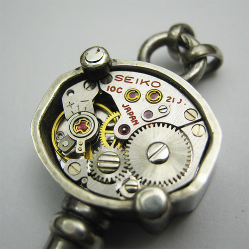 ホイッスルシルバー 時計の銀の笛 シルバーペンダント ホイッスル Seiko朱 カギ whistle