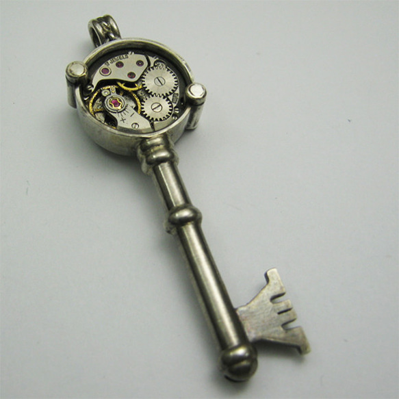 時計の銀の笛 シルバーペンダント ホイッスル 翡翠 カギ whistle Watch 【Locke & Key】 3枚目の画像