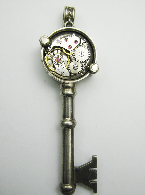 時計の銀の笛 シルバーペンダント ホイッスル 翡翠 カギ whistle Watch 【Locke & Key】 5枚目の画像