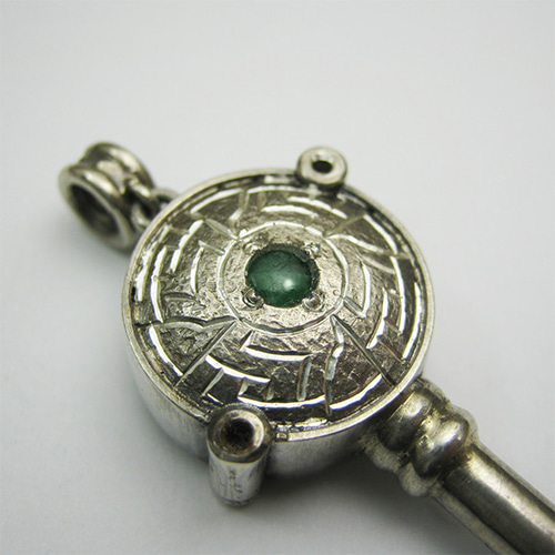 時計の銀の笛 シルバーペンダント ホイッスル 翡翠 カギ whistle