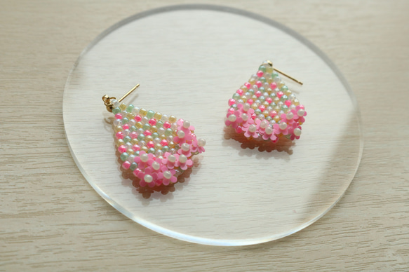 mosaic piressed earring ( pink )　 2枚目の画像