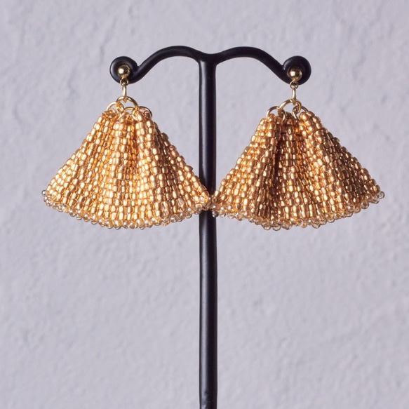 Frilly Earring ( glittering gold ) 1枚目の画像