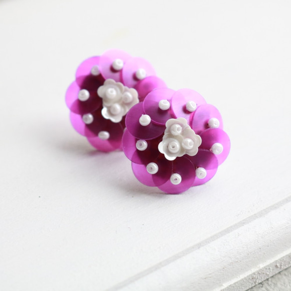 Bouquet piressed earring（ soft purple ） 1枚目の画像