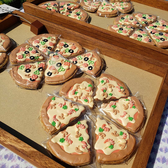 アイシングクッキー　ピザ　(サラミ&オリーブ) 1枚目の画像