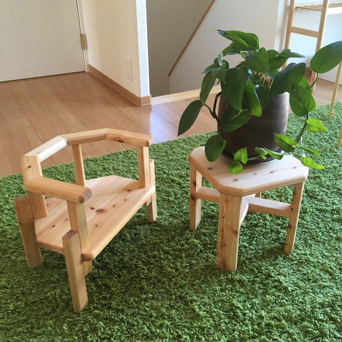 手作り 木製キッズチェア 手作り木製。乳幼児から6才まで。両面の子供