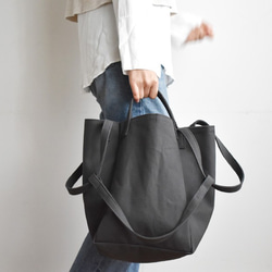 DROP SHOULDER TOTE BAG（チャコール/グレー） 2枚目の画像