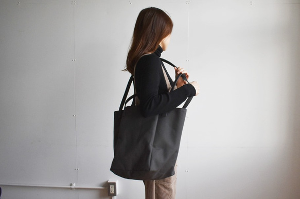 DROP SHOULDER TOTE BAG（チャコール/グレー） 9枚目の画像