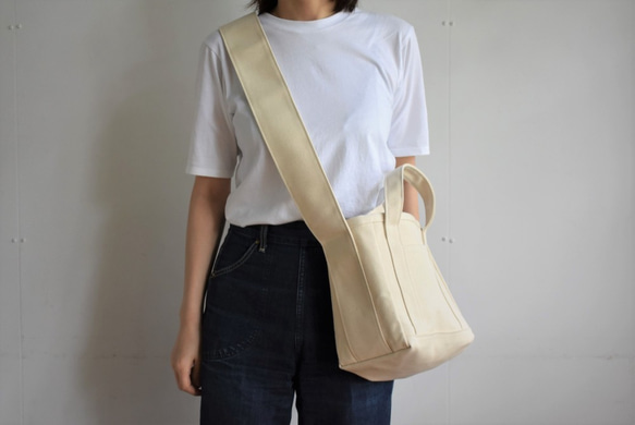 PARK SHOULDER TOTE BAG（キナリ） 1枚目の画像