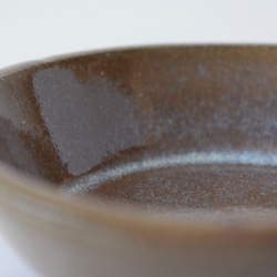 深さがある丸い小皿（豆皿）赤土×乳濁灰釉 5枚目の画像