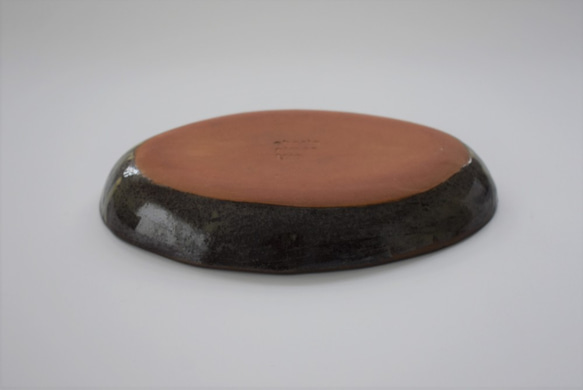 楕円形・オーバルの深皿　赤土×白鼠結晶釉 3枚目の画像