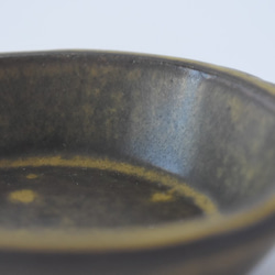 深さがある丸い小皿（豆皿）赤土×黄鉄釉 5枚目の画像