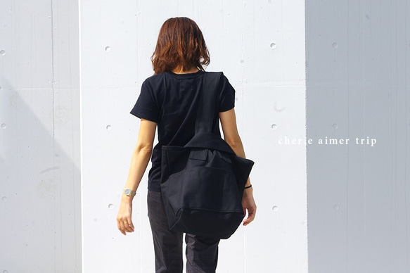 CLOUCHY SHOULDER BAG（オールブラック） 2枚目の画像