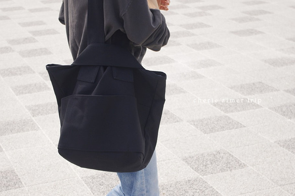 CLOUCHY SHOULDER BAG（オールブラック） 4枚目の画像