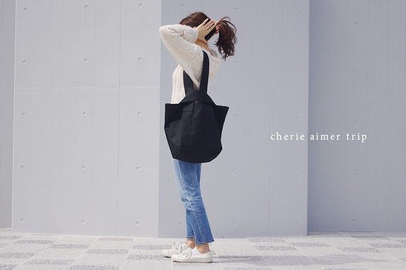 CLOUCHY SHOULDER BAG（オールブラック） 5枚目の画像