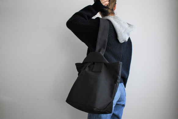 CLOUCHY SHOULDER BAG（オールブラック） 7枚目の画像