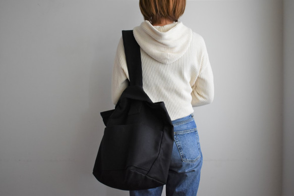 CLOUCHY SHOULDER BAG（オールブラック） 8枚目の画像