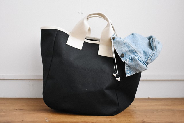 GABA1 TOTE BAG（ブラック×キナリ）大容量 帆布 トートバッグ  マチ広め ポケット２