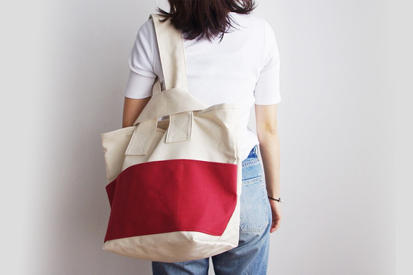 CLOUCHY SHOULDER BAG（キナリ×キャニオンレッド） 1枚目の画像