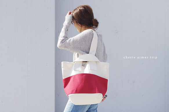 CLOUCHY SHOULDER BAG（キナリ×キャニオンレッド） 2枚目の画像