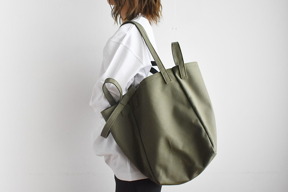 DROP SHOULDER TOTE BAG（オリーブ / カーキ） 1枚目の画像