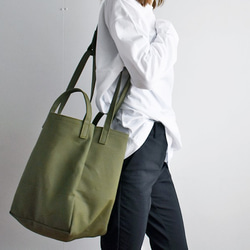 DROP SHOULDER TOTE BAG（オリーブ / カーキ） 4枚目の画像