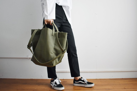 DROP SHOULDER TOTE BAG（オリーブ / カーキ） 5枚目の画像