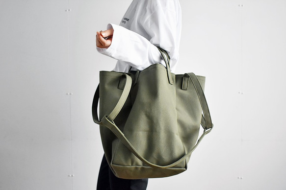 DROP SHOULDER TOTE BAG（オリーブ / カーキ） 3枚目の画像