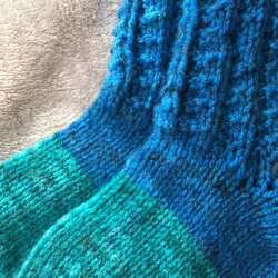 手編みあったカラフル靴下(横幅少し大き目) 〜ブルー&グリーン〜 3枚目の画像