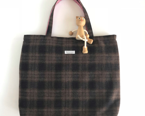 チェック柄トートバッグ ブラウン 大きめ あったかウールのチェック柄・大きめトートバッグ (Brown）＊即納