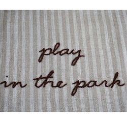 国産リネン　刺繍入り折り畳みバッグ　play in the park 3枚目の画像