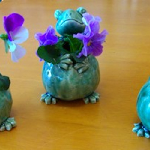 再販）花を抱えている蛙ミニ花瓶 一輪挿し・花瓶・花器 水野 育美 通販