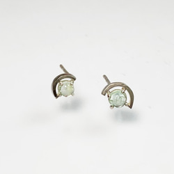 [十月誕生石] 純銀天然淺綠碧璽半月耳環-一對 第1張的照片