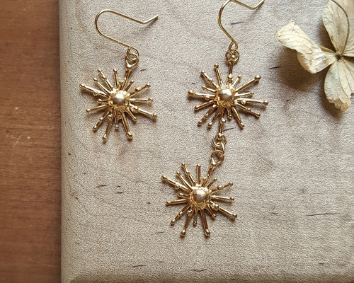 太陽ピアス（18KGP） ピアス（フック・チェーン） MAMECO BIJOUX