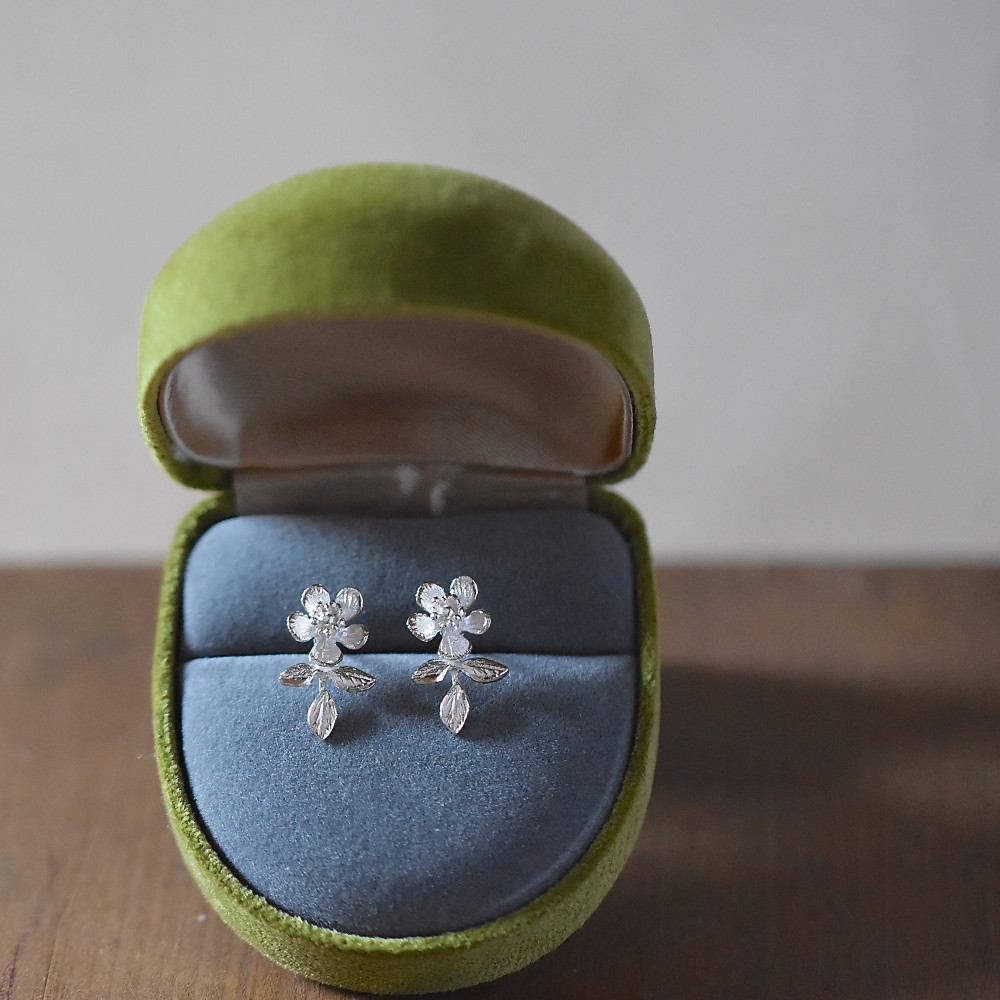 ブラックベリーピアス（スタッドタイプ）/SV 7,425円