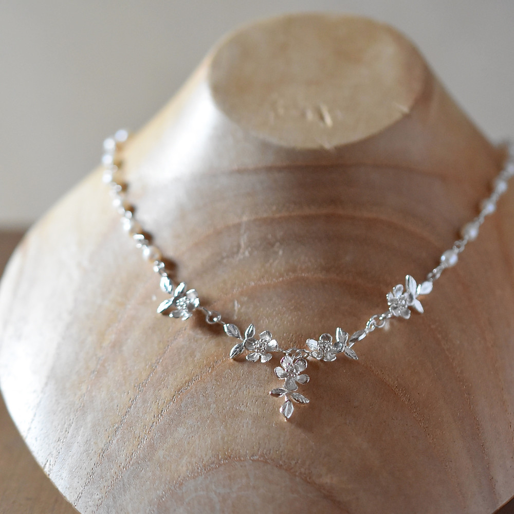 ブラックベリーとパールのネックレス