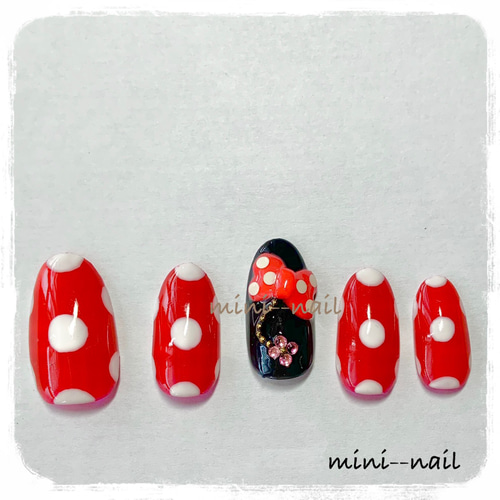 赤のドットネイル 【送料無料】 ネイルチップ/赤/ドット/リボン/黒