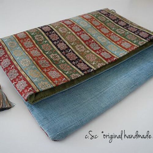 【匿名配送・新品・未使用】 クラッチバッグ　龍村美術織物　糸屋輪宝手 未使用 京都 龍村美術織物 クラッチバッグ 赤地おしどり唐草文錦