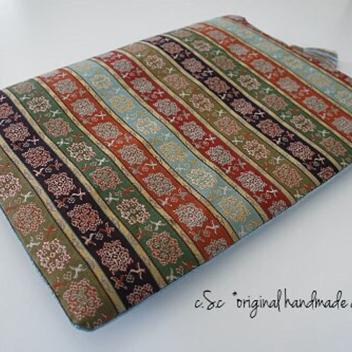 【匿名配送・新品・未使用】 クラッチバッグ　龍村美術織物　糸屋輪宝手 未使用 京都 龍村美術織物 クラッチバッグ 赤地おしどり唐草文錦