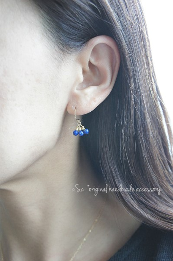 《Lapis lazuli 》ラピスラズリ*14kgfピアス（樹脂ノンホールピアス） 1枚目の画像